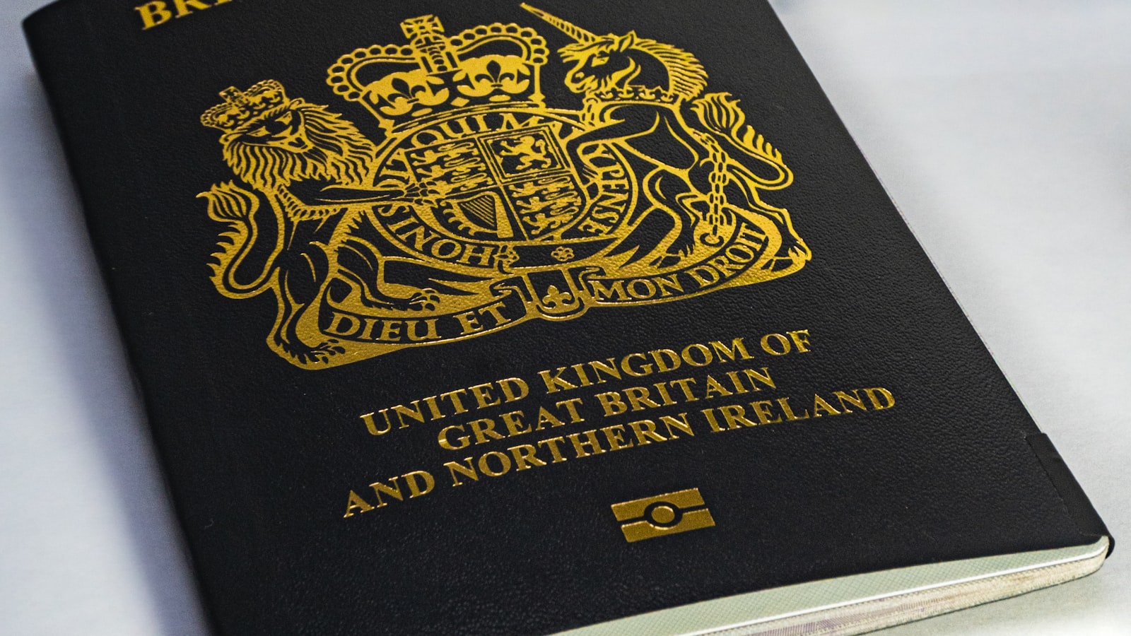 AI Regulation: Why the UK Must Find Its Own Path Between the US and EU - Scott Dylan